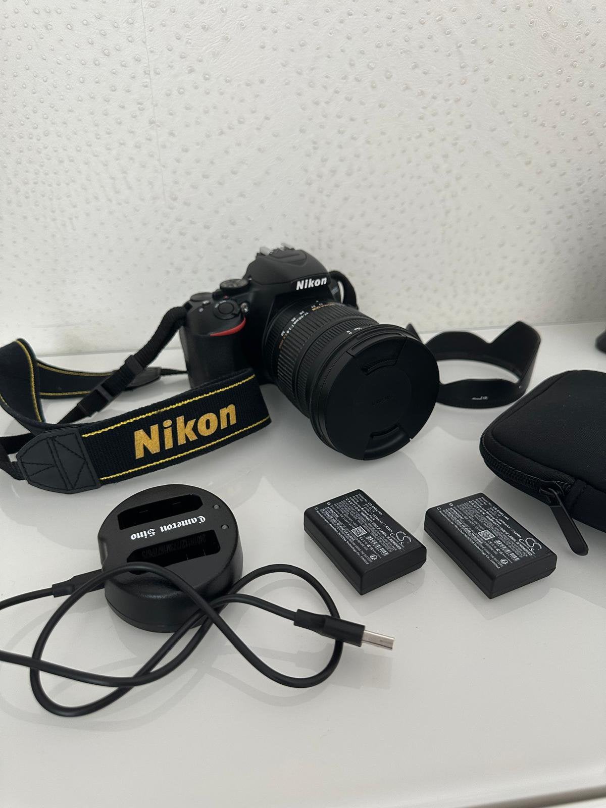 NIKON D3500 + lens sigma 17-50mm, TV, Hi-fi & Vidéo, Écran inclinable/pivotant, Pare-soleil, Comme neuf, Enlèvement