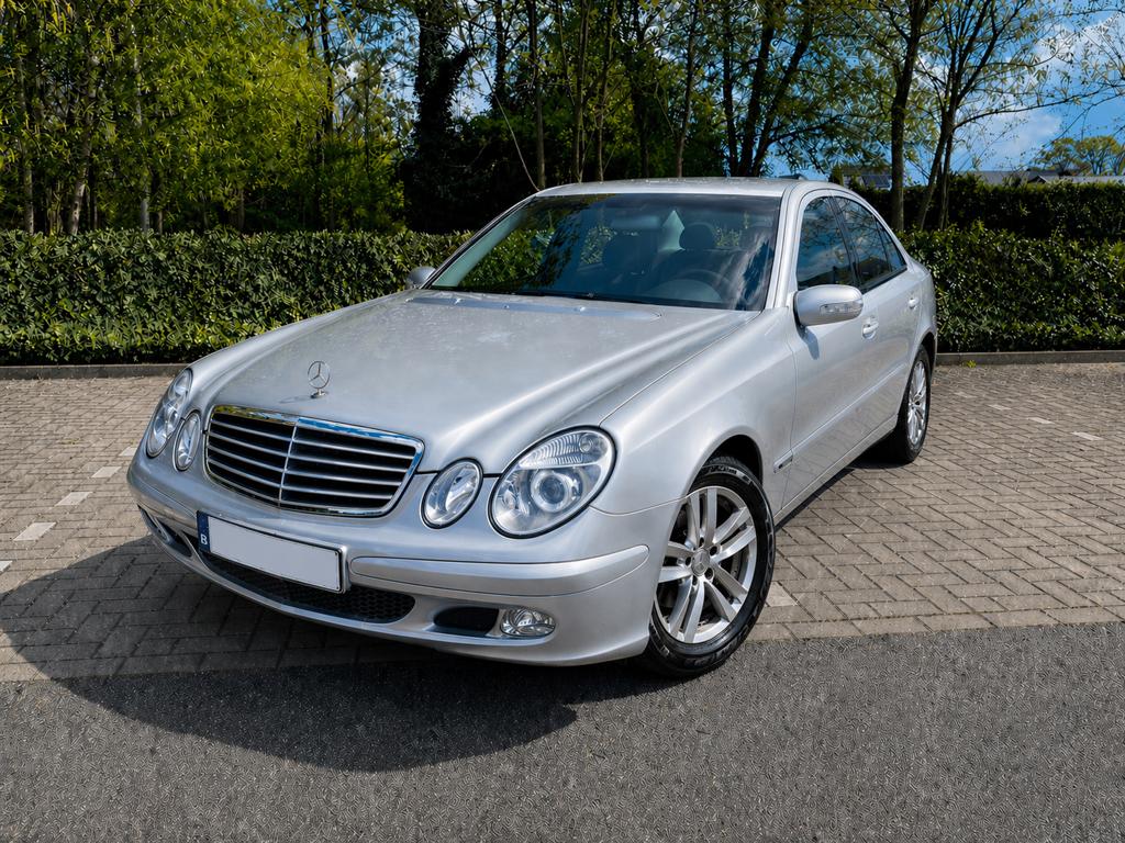 Mercedes E220 ✅ Automatique/GPS/Caméra/Climatisation ️ ️, Autos, Argent ou Gris, Achat, 4 portes, Noir