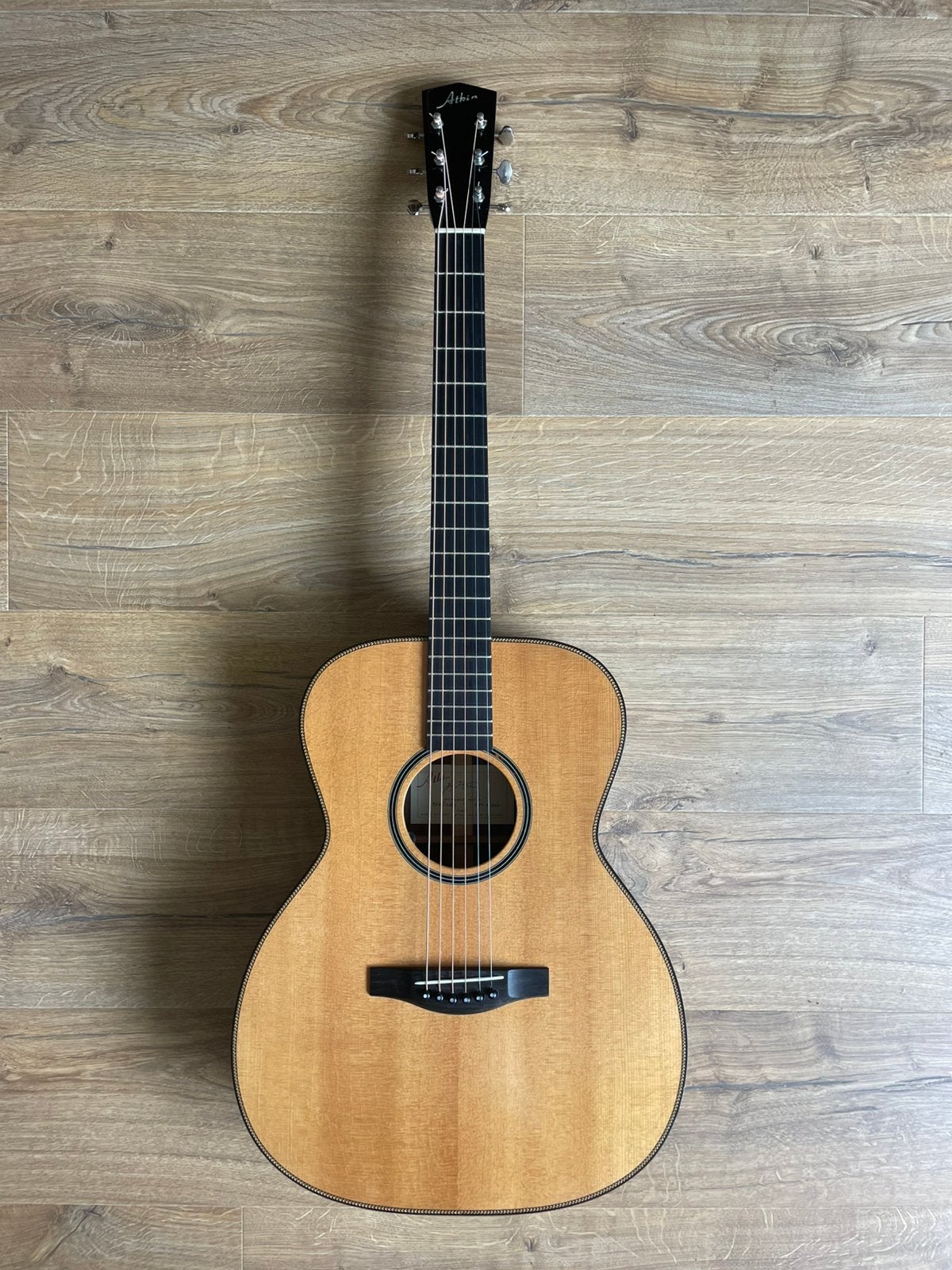 Atkin OM-H, Ophalen of Verzenden, Zo goed als nieuw, Western- of Steelstringgitaar, Met (piezo-)element