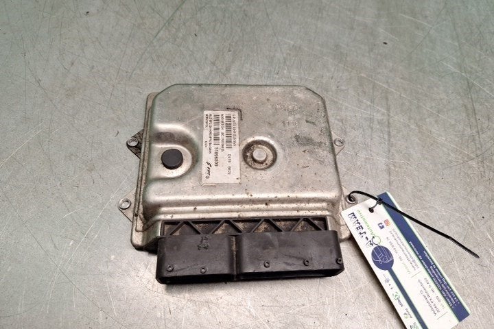 CALCULATEUR MOTEUR ECU Fiat Punto Evo (199) (|51896809|), Autos : Pièces & Accessoires, FCA Germany GmbH, IPC D1-09 Bahnhofsplatz
65423  Rüsselsheim am Main, DE