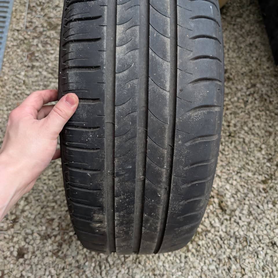 Paire de pneus Michelin Energy Saver - 215/60 R16 99H XL, Autos : Pièces & Accessoires, 215 mm, Enlèvement ou Envoi, 16 pouces