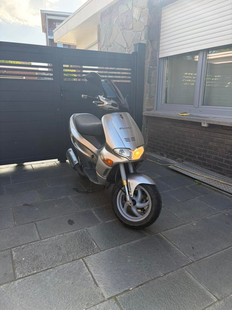 Gilera runner 125/172cc - Belgische papieren, Fietsen en Brommers, Scooters | Piaggio, Zo goed als nieuw, Benzine, Ophalen