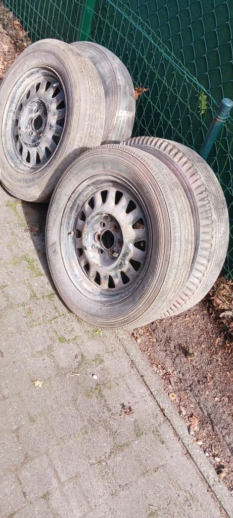 Roues pour une voiture anglaise standard de 16 pouces, Enlèvement