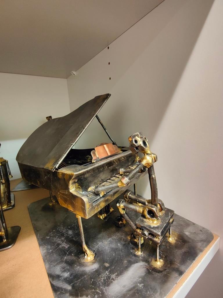 Kunst werken van moeren en bouten alles is nieuw, Muziek en Instrumenten, Piano's, Ophalen