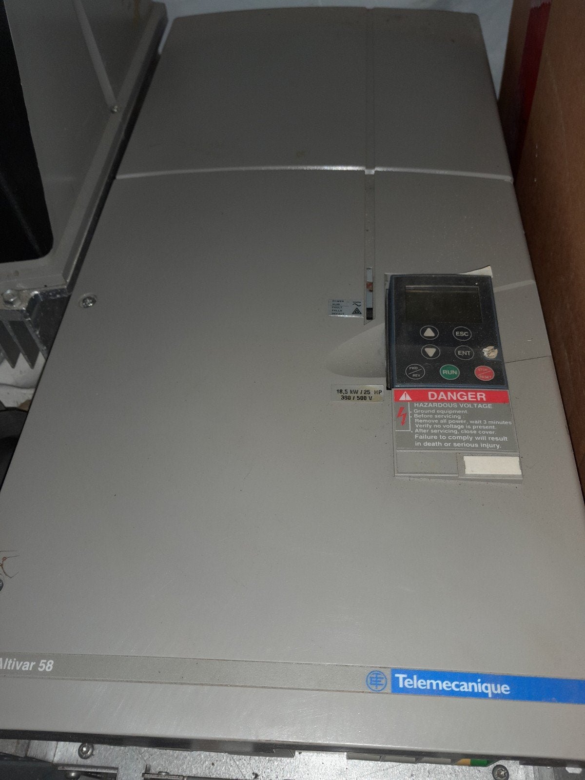 Frequentieregelaar 18.5 kw altivar 58 telemecanoque, Ophalen