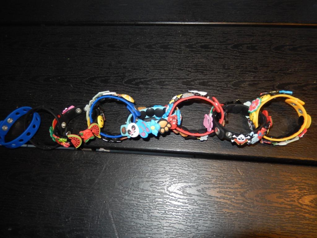 Diverse armbanden met diertjes enzo., Bijoux, Sacs & Beauté, Enlèvement, Utilisé