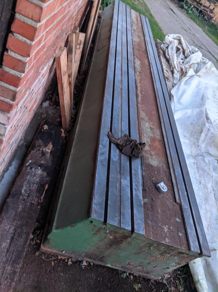 Gietijzeren machine bed met 3 T-sleuven van 5 ton, Ophalen, Gebruikt