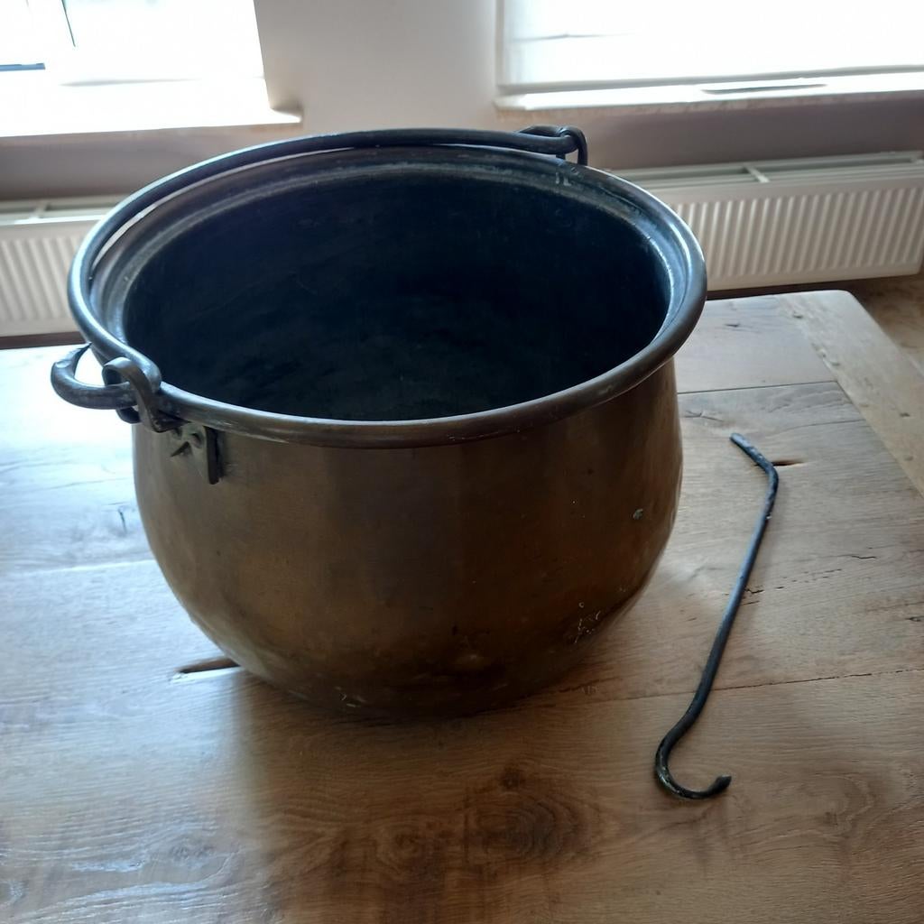 chaudron antique en cuivre, Enlèvement, Cuivre
