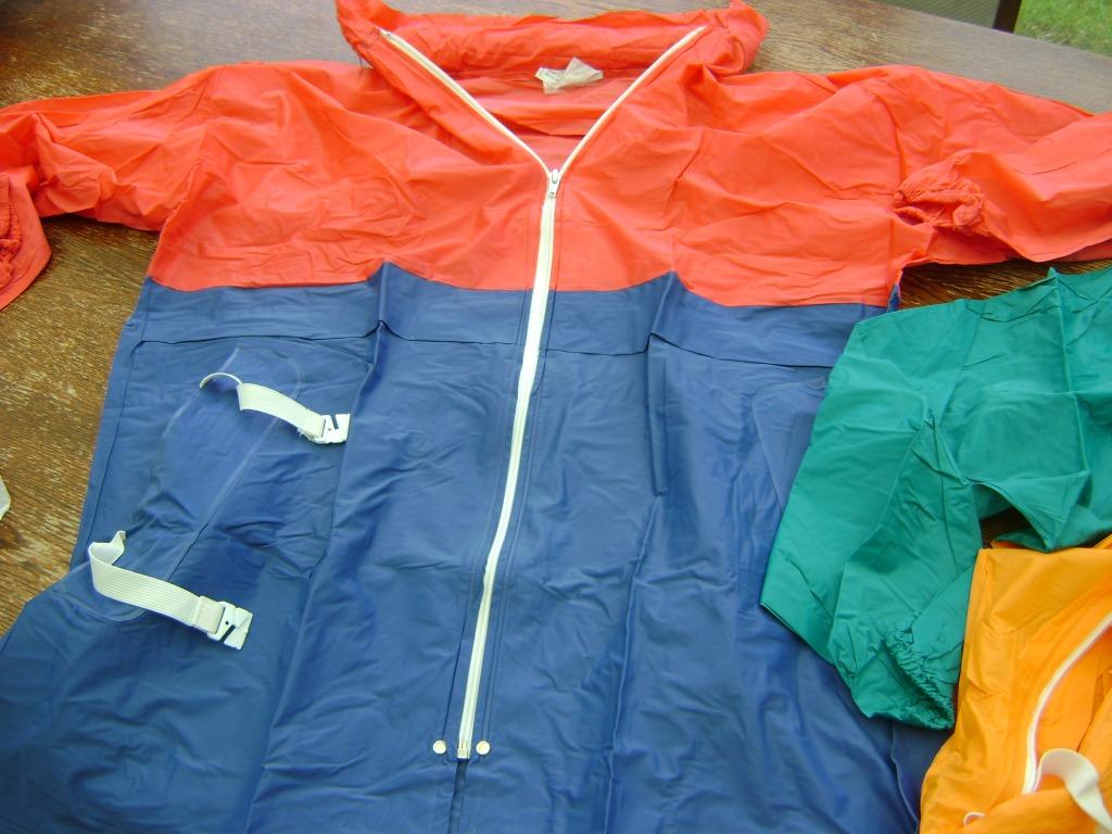 nouvel imperméable (type KW) et 2 autres vestes, Vélos & Vélomoteurs, Accessoires vélo | Vêtements de cyclisme, Comme neuf, Femmes