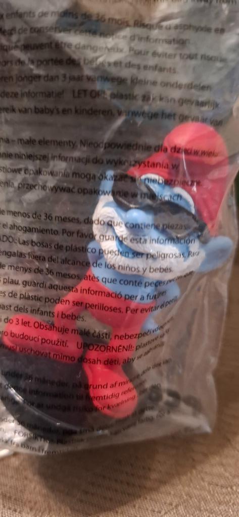 Papa grote smurf met zonnebril op zwart voetje, Verzamelen, Ophalen of Verzenden, Nieuw, Grote Smurf, Poppetje, Figuurtje of Knuffel