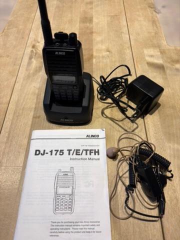 Alinco DJ 175E VHF FM radio, Enlèvement ou Envoi, Comme neuf, Talkie-walkie ou Walkie-talkie