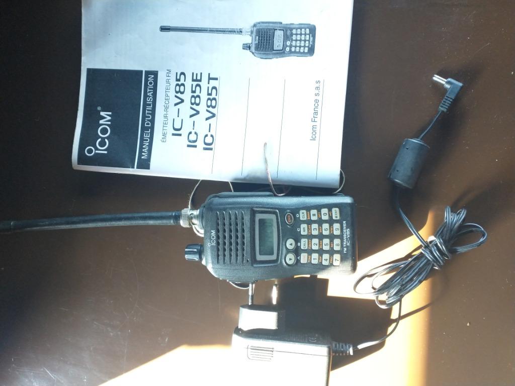 ICOM IC V85 vhf walkie talkie, Enlèvement ou Envoi, Utilisé, 5 à 15 km, Talkie-walkie ou Walkie-talkie