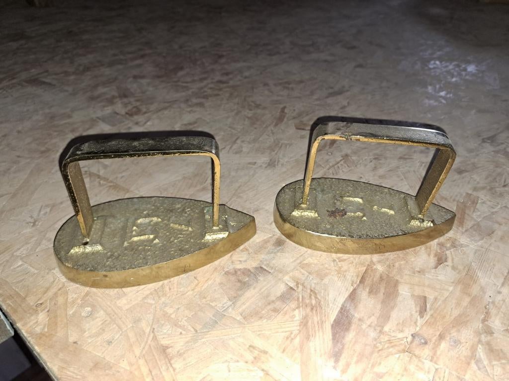 Set van twee vintage verkoperde strijkijzers, Ophalen