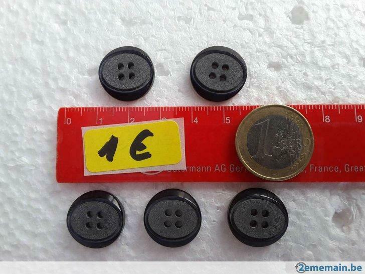 lot de 5 boutons 18 mm bleu marine 4 trous, Enlèvement ou Envoi, Neuf