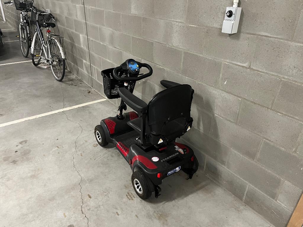 Scootmobiel VENUS 4 Sport luchtbanden, rood, Ophalen, 10 km/u of minder, 16 t/m 25 km, Zo goed als nieuw