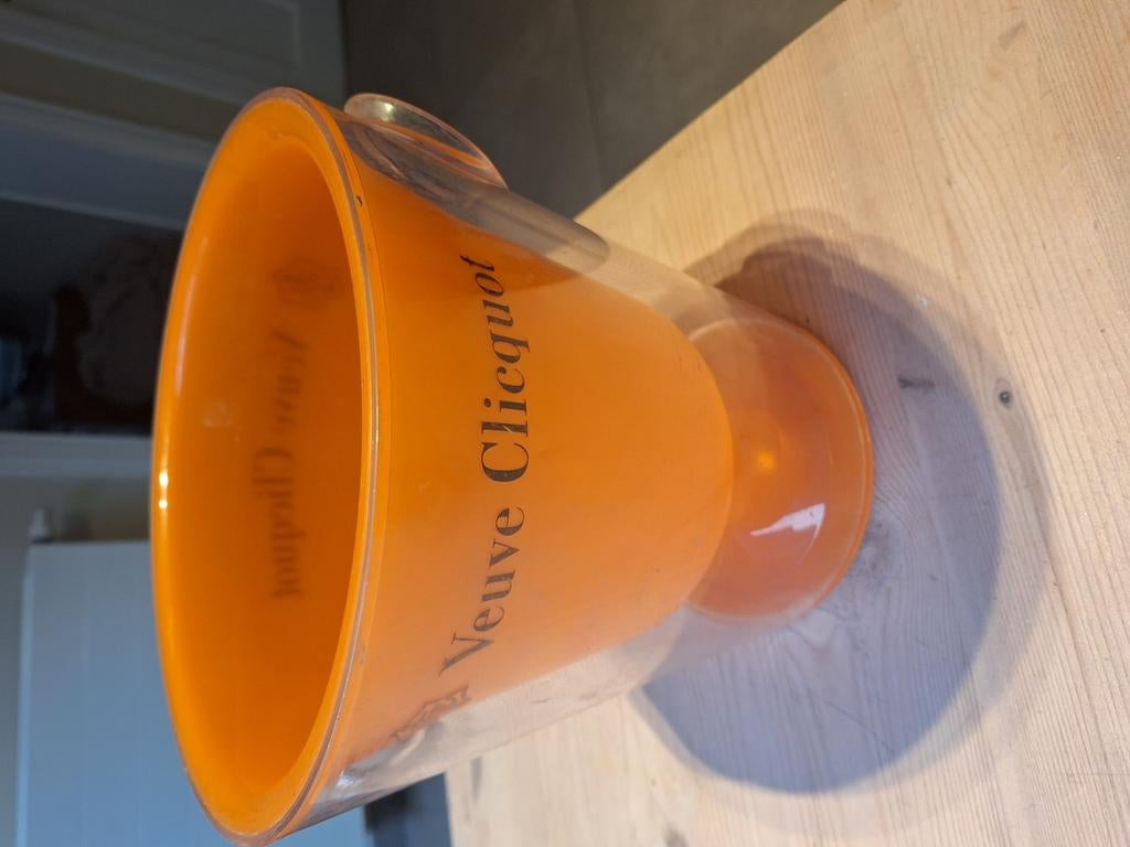 Veuve Clicquot ijsemmer, Ophalen, Gebruikt
