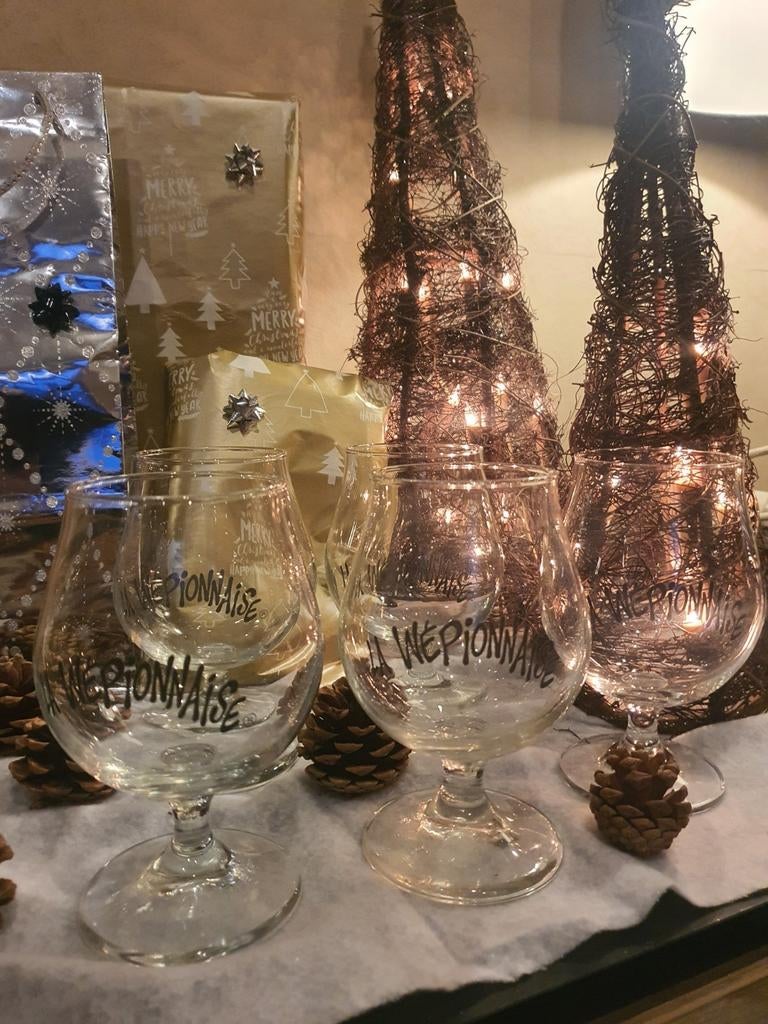 6 verres La Wepionnaise [Namur] (Houppe/Budweiser, etc), Ophalen, Zo goed als nieuw