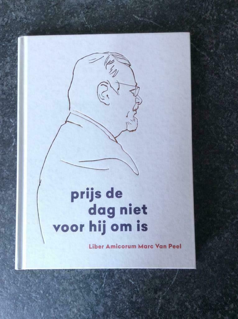 Prijs de dag niet voor hij om is, Ophalen, Gelezen