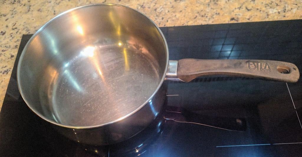 ESTIA Gourmet roestvrijstalen steelpan tri-ply NIET inductie, Kookpan of Snelkookpan, Inox, Gebruikt, Keramische plaat