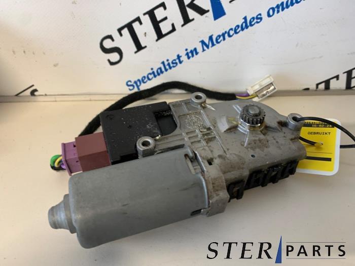 Moteur toit ouvrant d'un Mercedes E-Klasse, Autos : Pièces & Accessoires, Carrosserie & Tôlerie, Mercedes-Benz, Utilisé, 3 mois de garantie