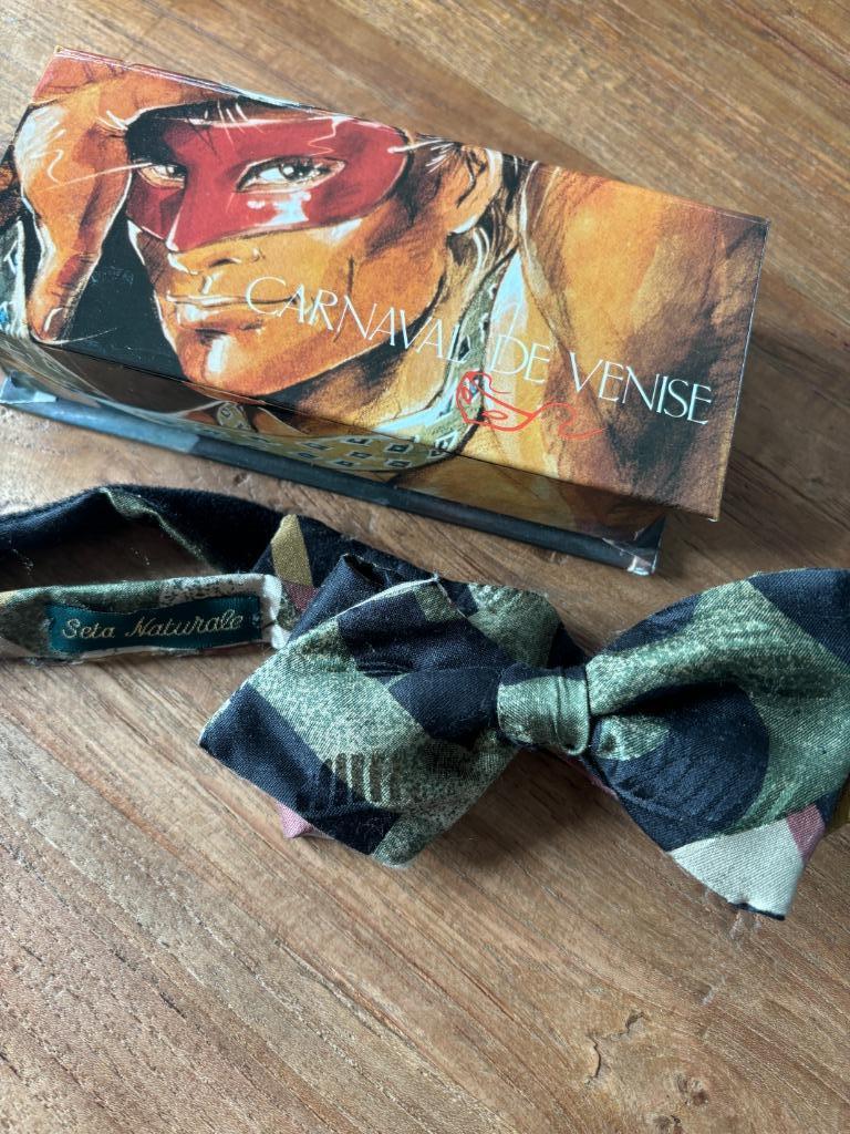 2 nœuds papillon, Enlèvement ou Envoi, Comme neuf, Noir, Carnaval de venice