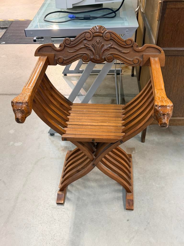 Vintage Savonarola-stoel van massief walnoothout, Huis en Inrichting, Stoelen, Zo goed als nieuw, Ophalen