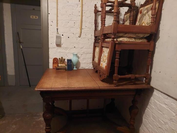 jolie salle à manger table + 4 chaises, Maison & Meubles, Enlèvement, Utilisé, Tête de lion