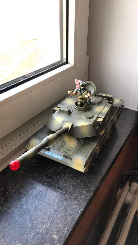 Funrise 1999 tank met batterij voor 3 functies, Kinderen en Baby's, Speelgoed |Speelgoedvoertuigen, Ophalen, Zo goed als nieuw