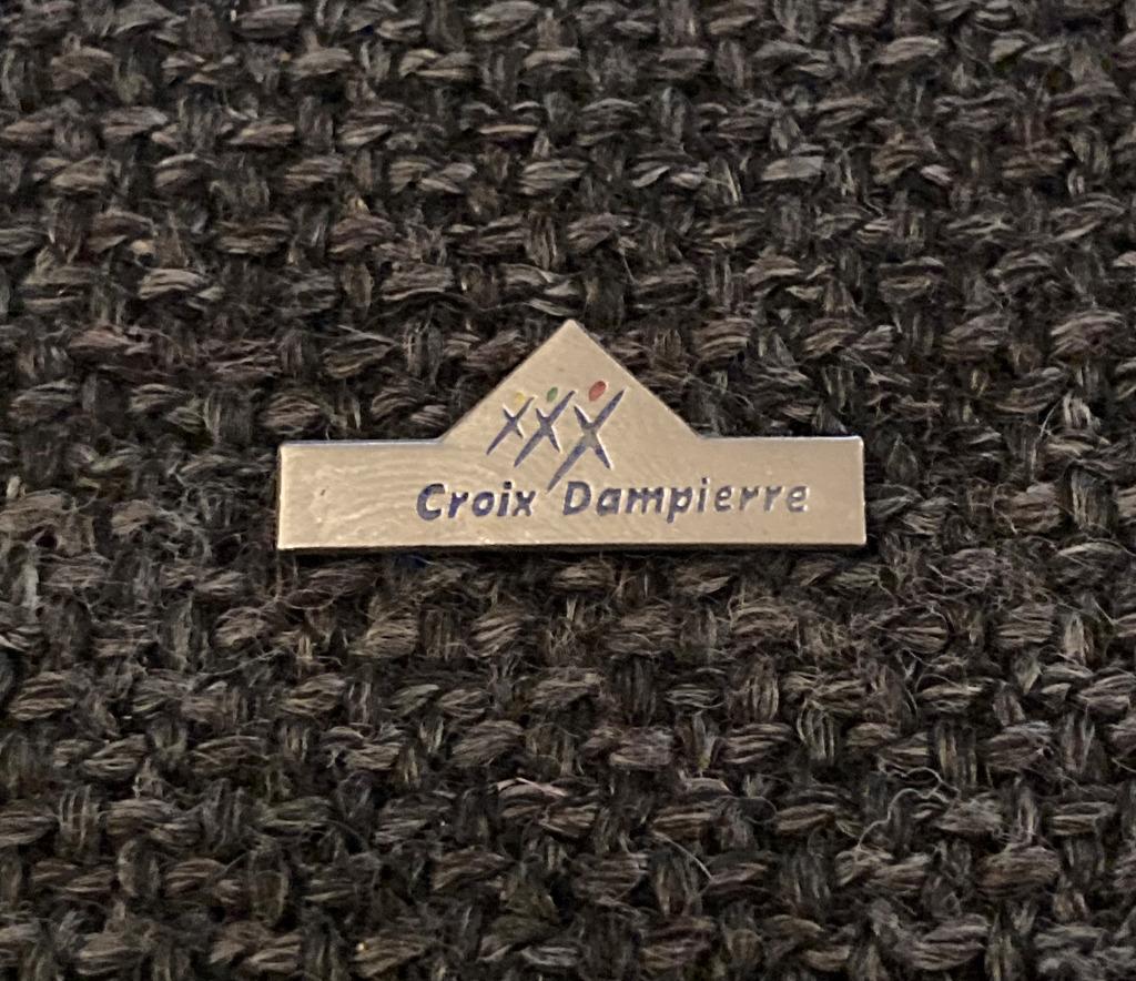 PIN - CROIX DAMPIERRE - CARREFOUR, Verzenden, Gebruikt, Overige onderwerpen, Speldje of Pin