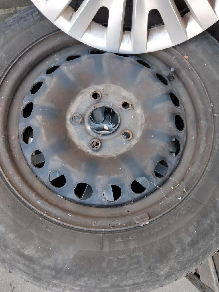 Jantes en acier pour Caddy avec enjoliveurs VW, Enlèvement, Pneu(s)