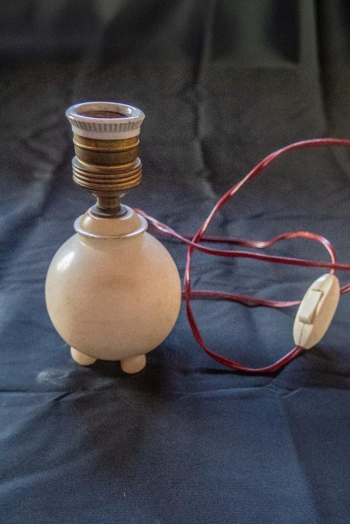 pied de lampe en marbre blanc, Enlèvement ou Envoi