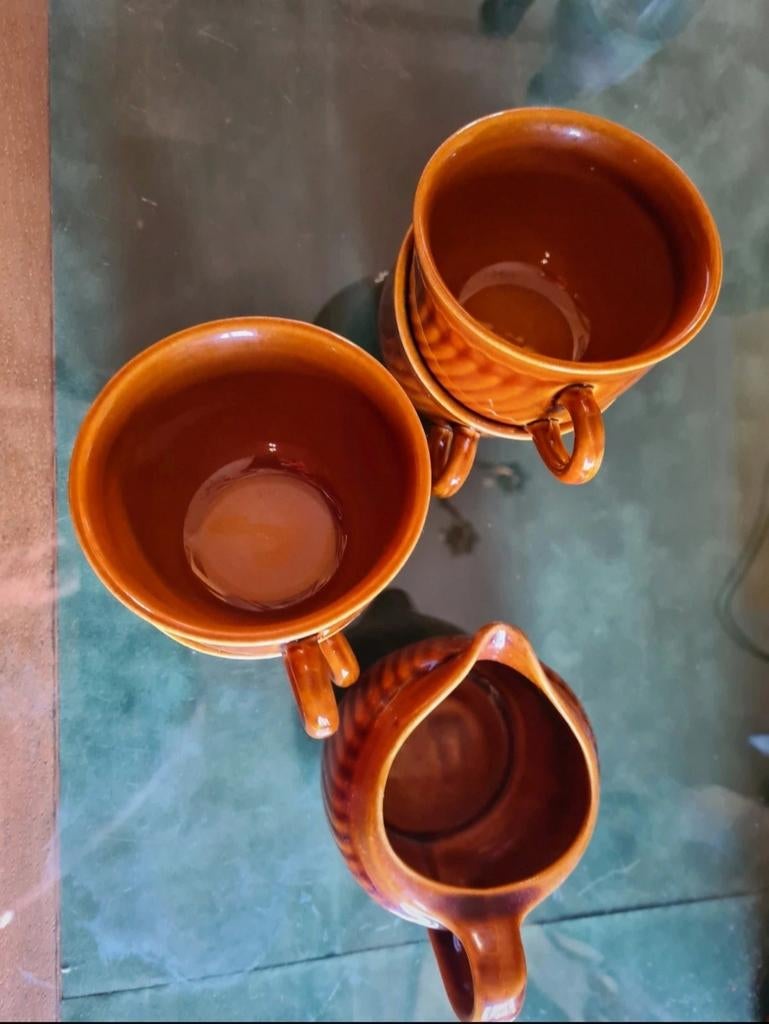 Tasses et crémier Boch, Enlèvement ou Envoi