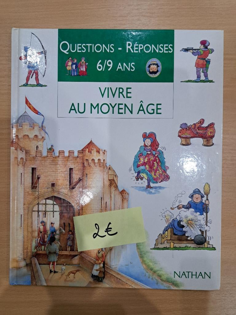 Vivre au Moyen-Âge - Manuel scolaire Eveil, Enlèvement, Comme neuf, Primaire
