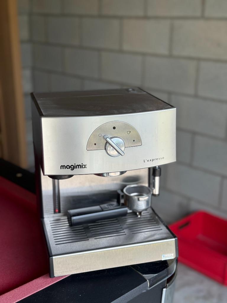 Magimix L' espresso machine, Café moulu, Machine à espresso, Réservoir d'eau amovible, 1 tasse