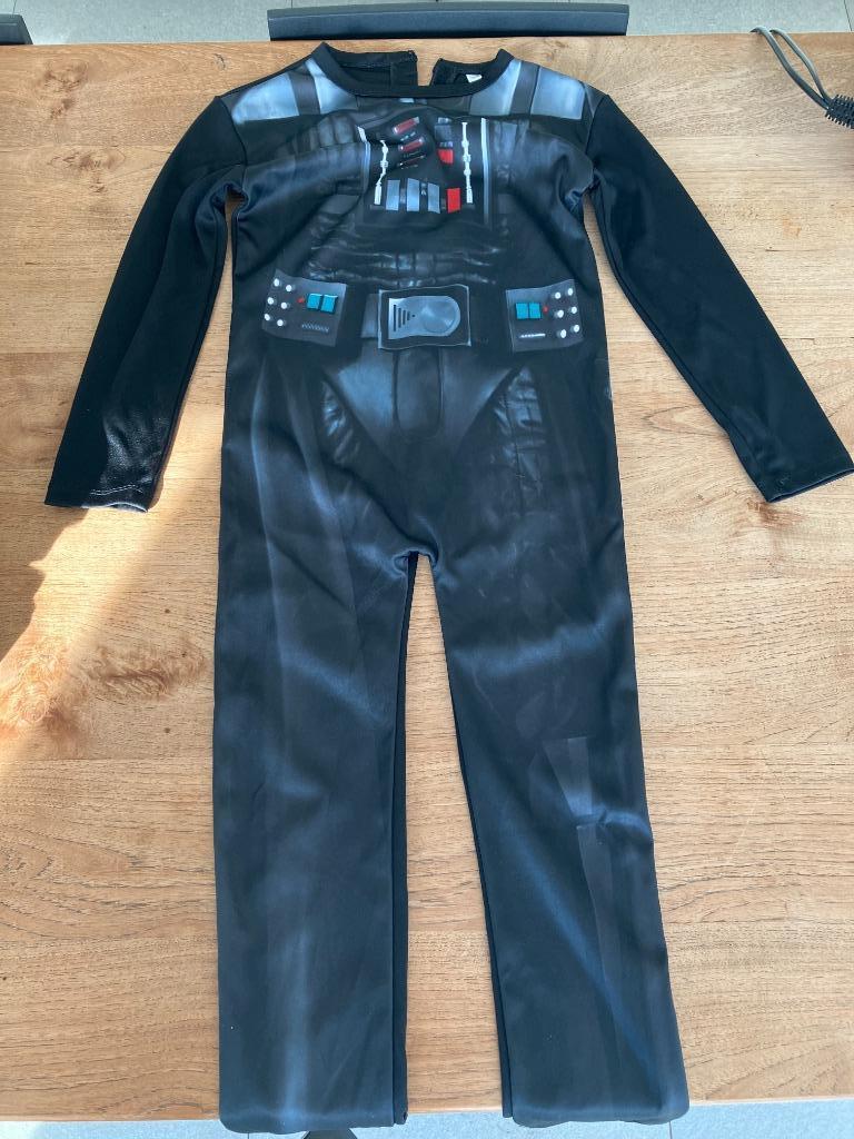 Star Wars Darth Vader onesie/pyjama maat 128, Kinderen en Baby's, Carnavalskleding en Verkleedspullen, Ophalen, Gebruikt, 122 t/m 128