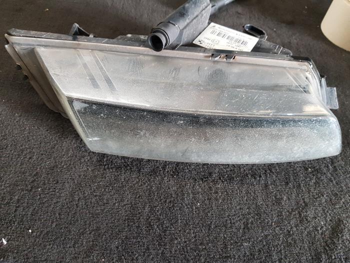 Mistlamp rechts-voor van een BMW 1-Serie, Ophalen of Verzenden, 3 maanden garantie, Gebruikt, BMW