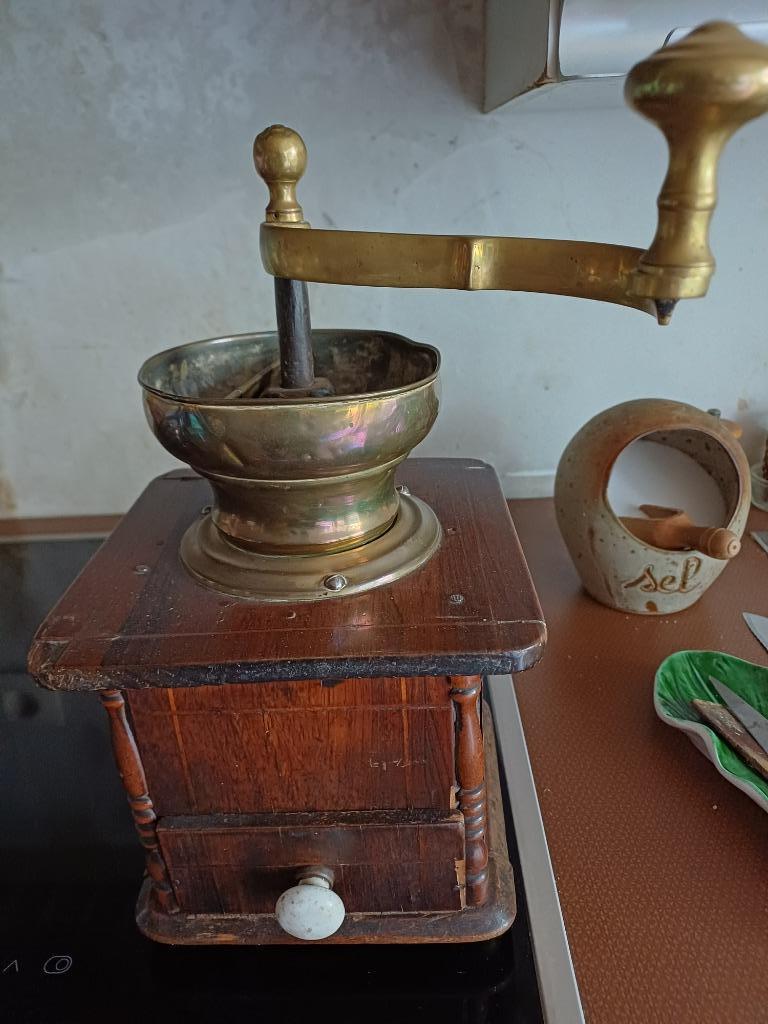 moulin à café ancien, Enlèvement