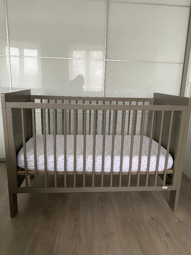 Lit bébé QUAX 60x120 + matelas, Enfants & Bébés, Berceaux & Lits, Enlèvement, Utilisé, Lit