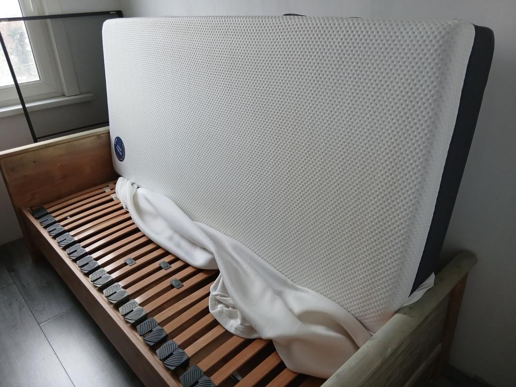 Emma matras, bed en nachtkastje., Ophalen, Matras
