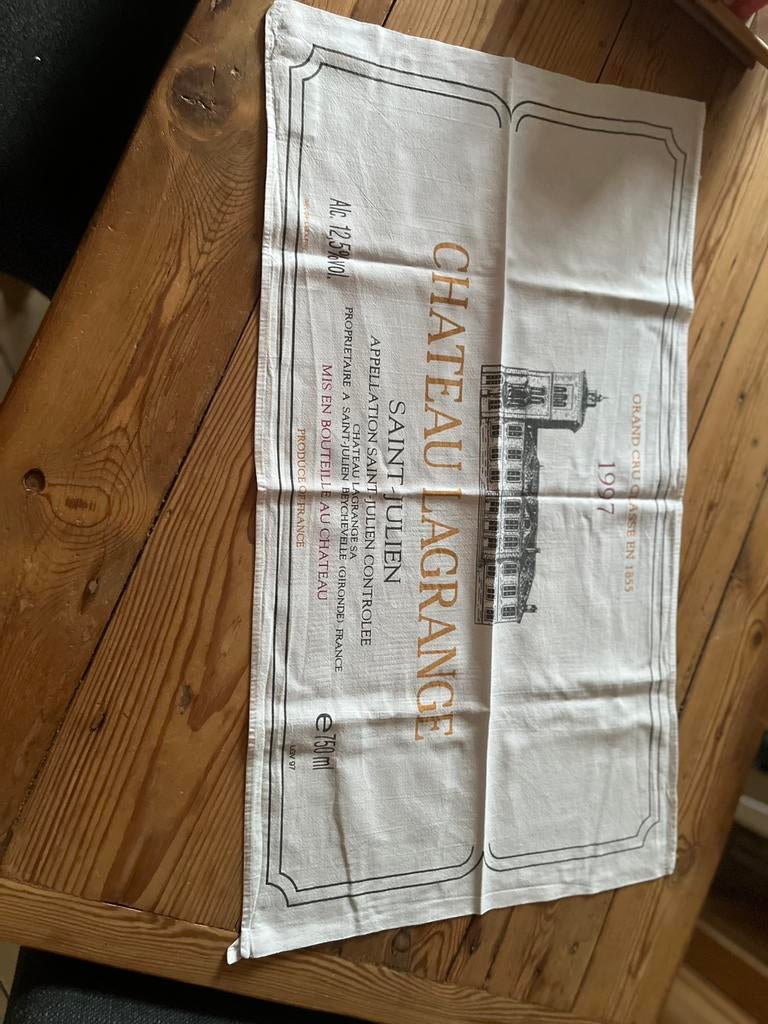 Tafelset of handdoek wijn St Julien, Ophalen, Zo goed als nieuw