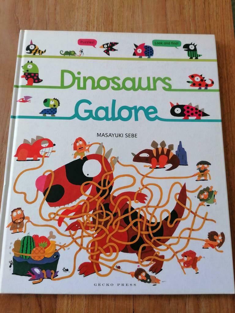 Hardcover spelletjesboek dino's in het Engels., Enlèvement
