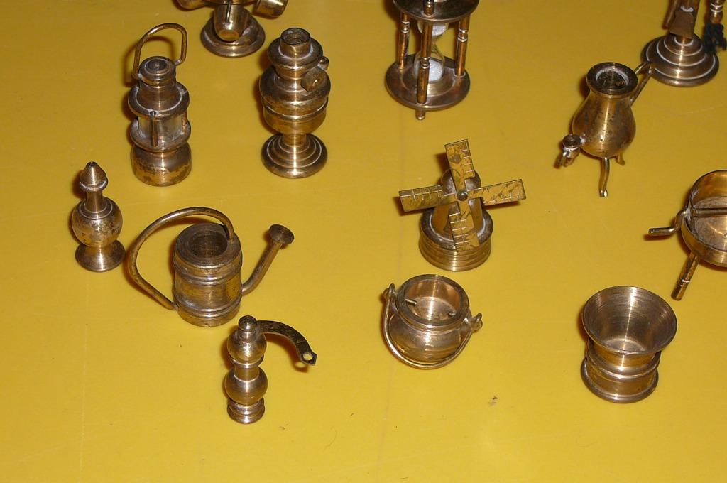 Miniatuur koperen voorwerpen voor poppenhuisjes  (doos 14), Ophalen