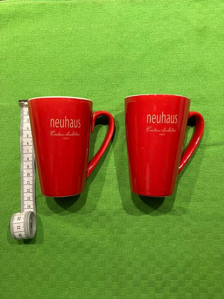 Deux tasses à café, sac, mug, chocolats Neuhaus, rouge, Enlèvement ou Envoi