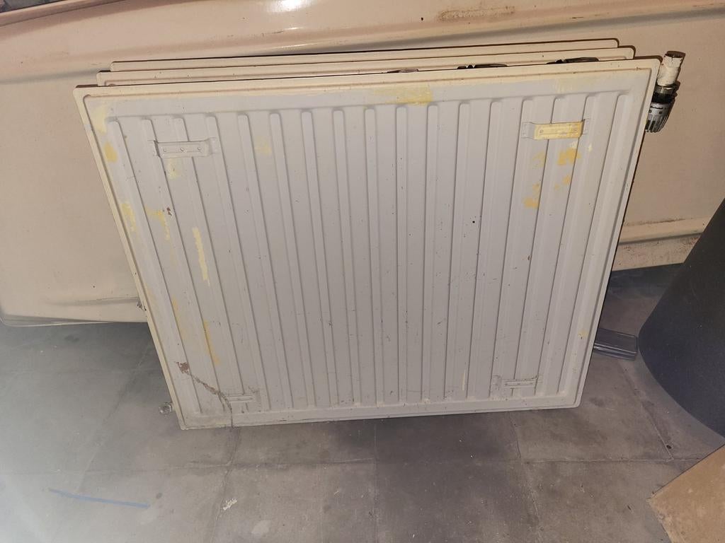 Radiator 90 breed 75 hoog. 3 panelen dik., Doe-het-zelf en Bouw, Verwarming en Radiatoren, Ophalen, Zo goed als nieuw, Radiator