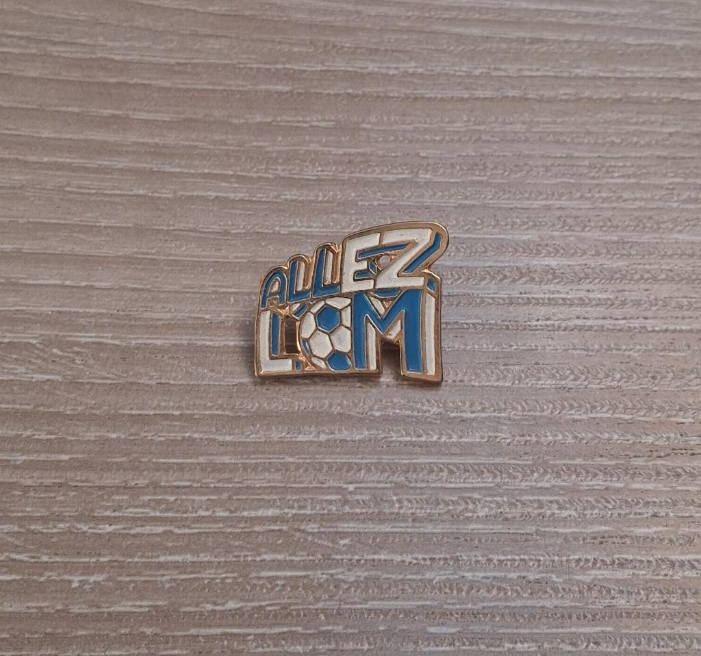 PIN - OLYMPIQUE MARSEILLE - VOETBAL - FOOTBALL, Verzenden, Gebruikt, Sport, Speldje of Pin