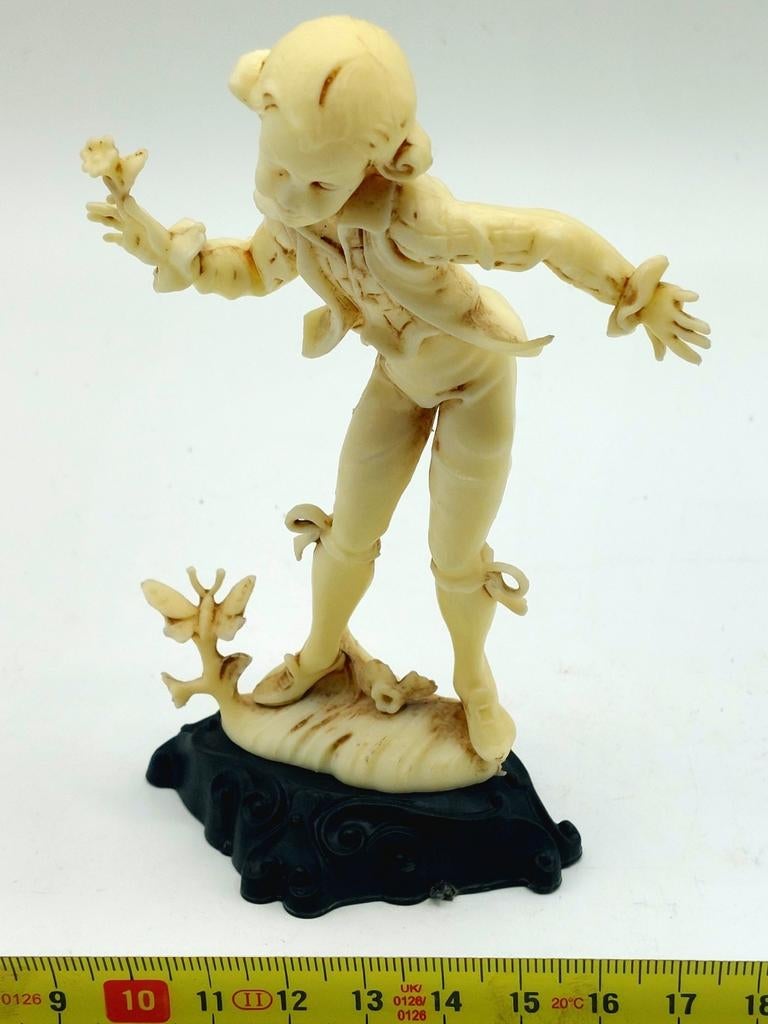 Ensemble de deux figurines italiennes de style Fontanini, Enlèvement ou Envoi