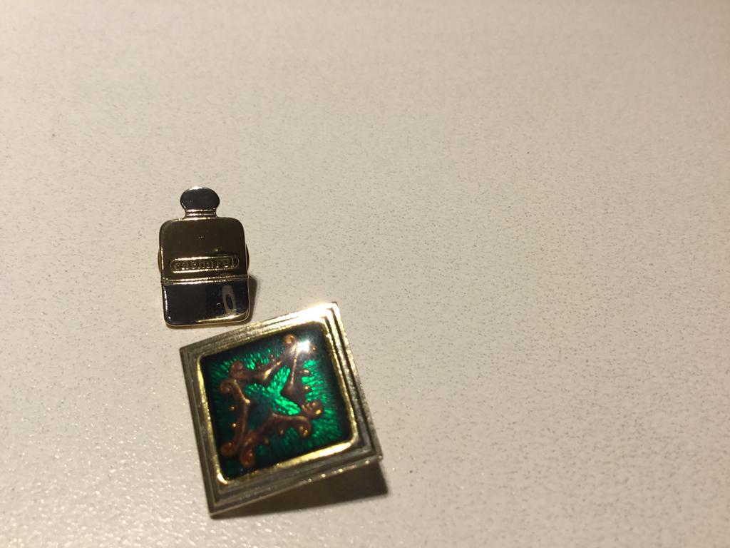 Pin pins Cacharel, Ophalen of Verzenden, Zo goed als nieuw