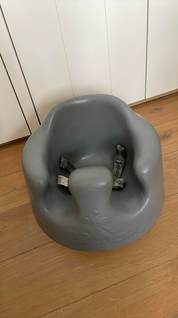 Bumbo kinderzitje grijs, Kinderen en Baby's, Kinderstoelen, Ophalen, Zo goed als nieuw