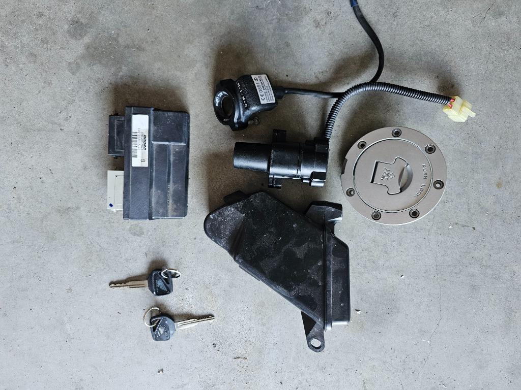 Slotenset sleutel honda cbr 600rr pc37, Enlèvement ou Envoi, Utilisé