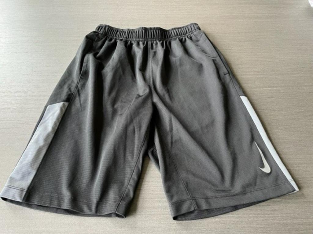 Short Nike 13 jaar, Sport- of Zwemkleding, Ophalen of Verzenden, Zo goed als nieuw, Nike